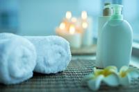   קרם גוף ומגבת - ספא הולמס פלייס - גבעת שמואל