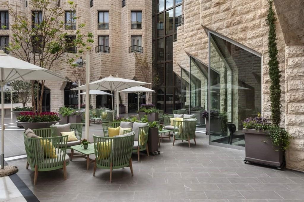  פינות ישיבה במרפסת - ספא במלון ענבל