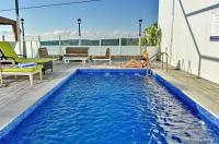  אורחת על שפת הבריכה - שאטו פרסטיז