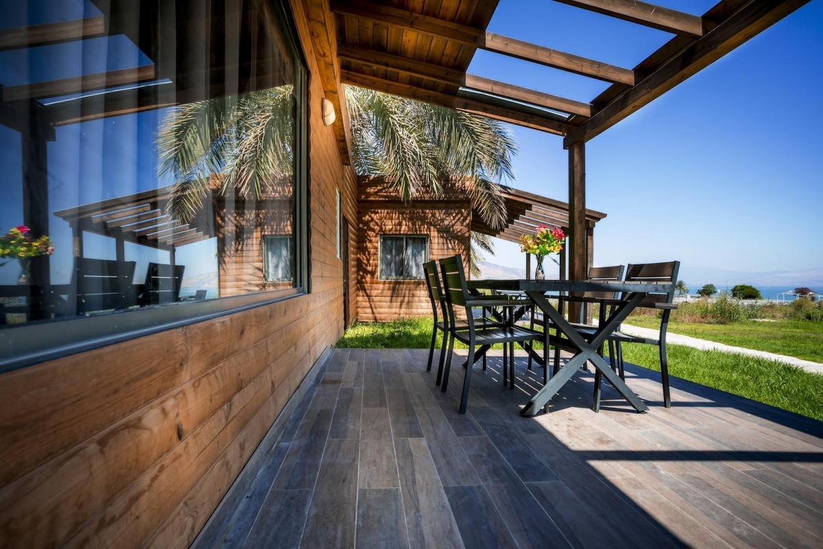  פינת ישיבה מחוץ ליחידה - כפר הנופש דריה