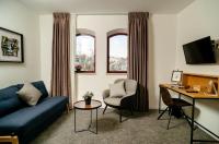  חדר עבודה עם פינת ישיבה בסוויטה - ספא במלון ביאזי