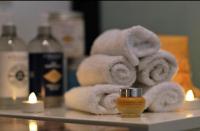  מגבות נרות ושמנים - ספא לאוקסיטן