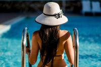  אורחת בבריכה - ספא סי וויו