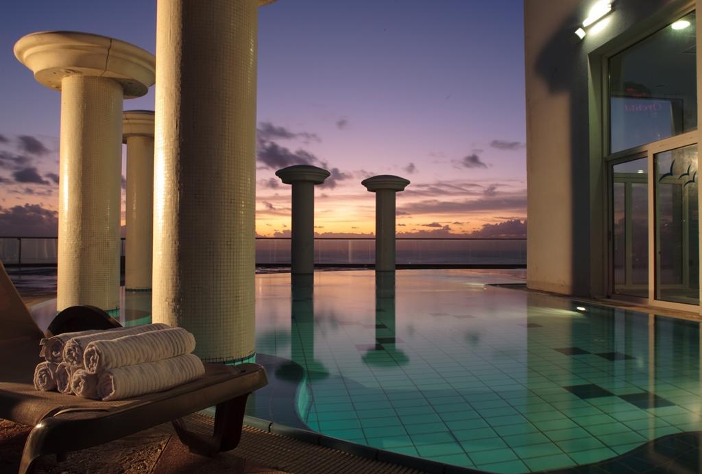  בריכת שחייה - ספא במלון דן תל אביב