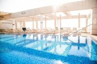 בריכה חיצונית - ספא במלון ריץ קרלטון הרצליה