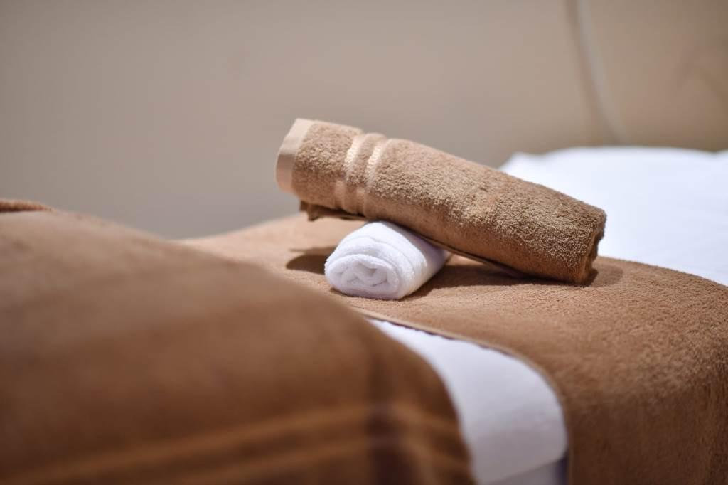 מגבות בחדר טיפולים- אווה ספא טבריה