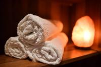 מגבות בחדר טיפולים- אווה ספא טבריה