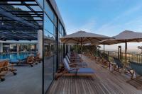  מיטות שיזוף ובריכה - ספא במלון מצפה הימים ראש פינה