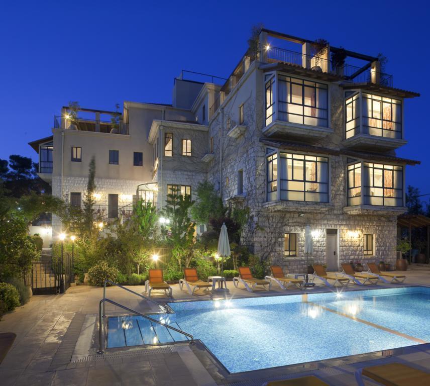  חזית המלון ובריכת השחייה - ספא במלון וילה גליליי צפת