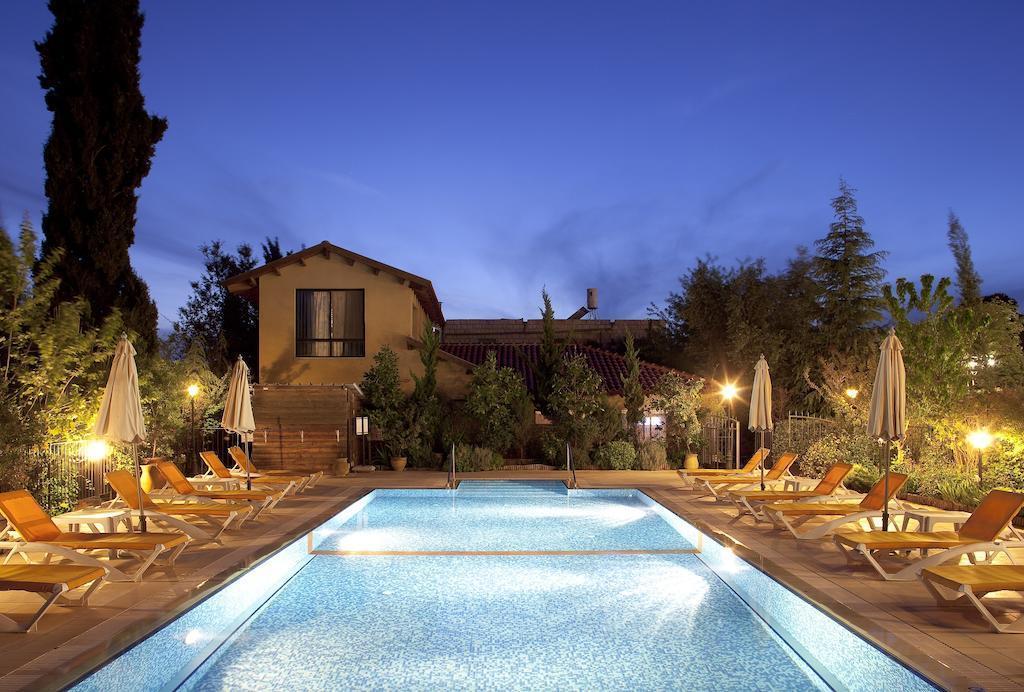 בריכת שחייה - ספא במלון וילה גליליי צפת