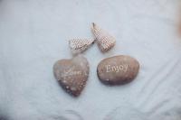  צדפים ואבנים עם כיתוב - ספא גארדן