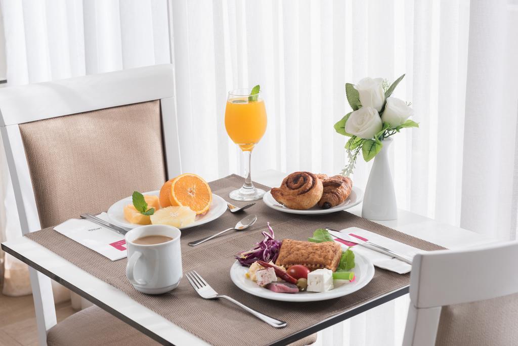   ארוחת בוקר במלון  - מלון לאונרדו אין ים המלח