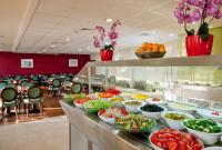   ארוחת בוקר במלון  - מלון לאונרדו אין ים המלח