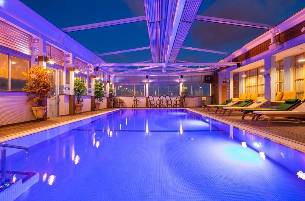  בריכת שחייה - מלון בוטיק וספא קאזה נהריה