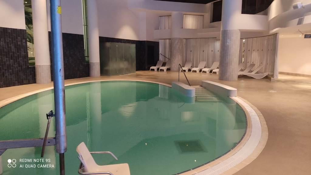 בריכות פנימיות - ספא שיזן במלון ENJOY ים המלח