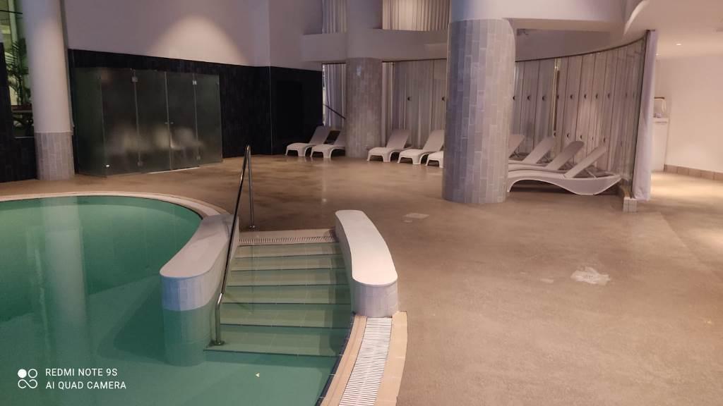 בריכות פנימיות - ספא שיזן במלון ENJOY ים המלח