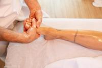   עיסוי בכף הרגל - ספא דה לה מר