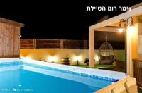  בריכה בצימר רום הטיילת - ספא דה לה מר