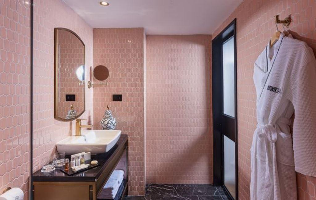 חדר רחצה בחדר לינה - ספא במלון בובו תל אביב