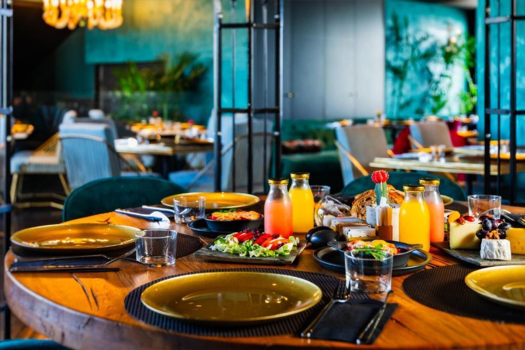 ארוחה במלון - ספא במלון לייטהאוס תל אביב