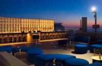 פינות ישיבה ובר בגג המלון - ספא במלון לייטהאוס תל אביב