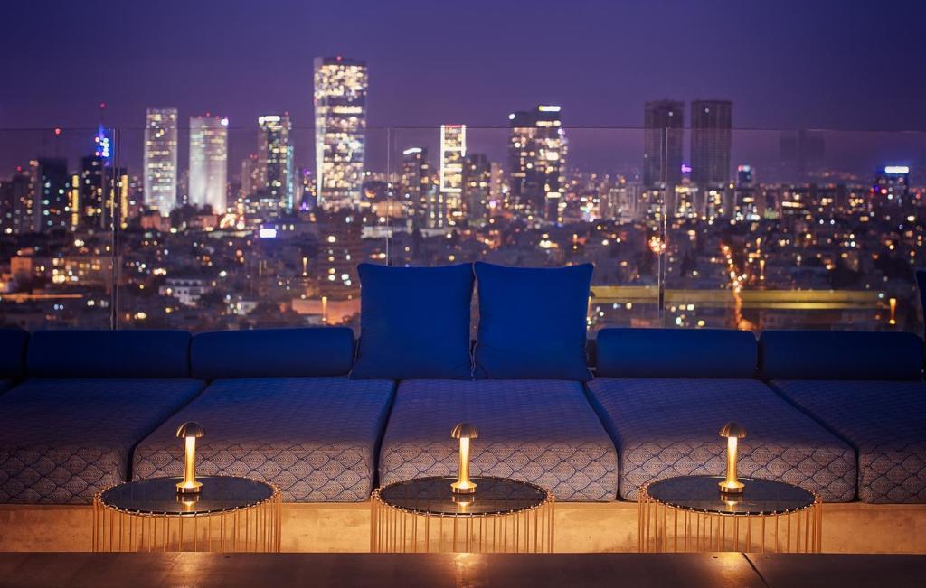 פינות ישיבה בגג המלון - ספא במלון לייטהאוס תל אביב