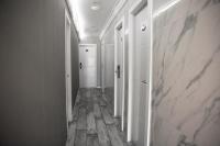  מסדרון המוביל לחדרי הטיפולים - ספא דרים ביץ