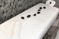  מיטה בחדר טיפולים - ספא דרים ביץ