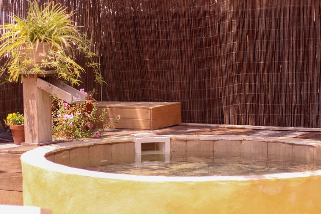  בריכת שכשוך בחצר הספא  - ספא סמבטיוןן