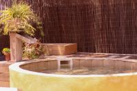  בריכת שכשוך בחצר הספא  - ספא סמבטיוןן