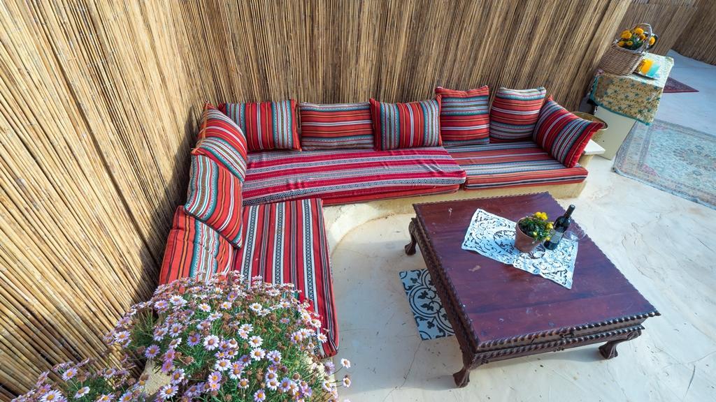   פינות ישיבה במתחם החיצוני בספא - ספא סמבטיון