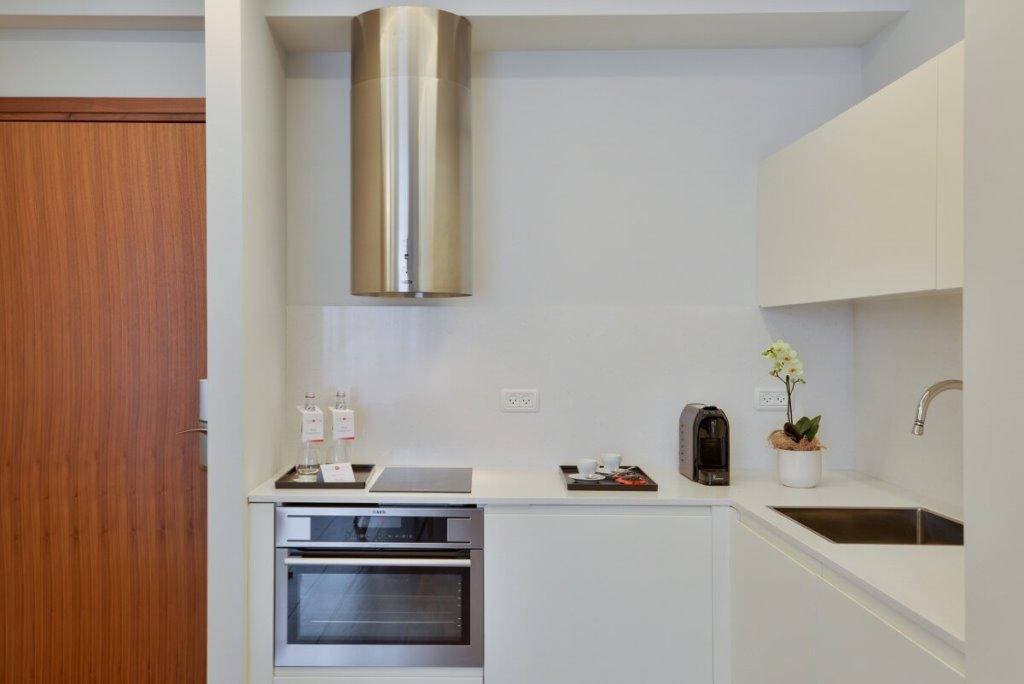 מטבחון בחדר לינה  - שרנא ספא במלון השרון הרצליה