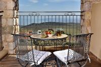 פירות במרפסת סוויטה - קאמי מלון בוטיק וספא גלילי