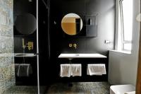 מקלחת בחדר לינה במלון - ספא במלון הבוטיק אסמבלאז תל אביב