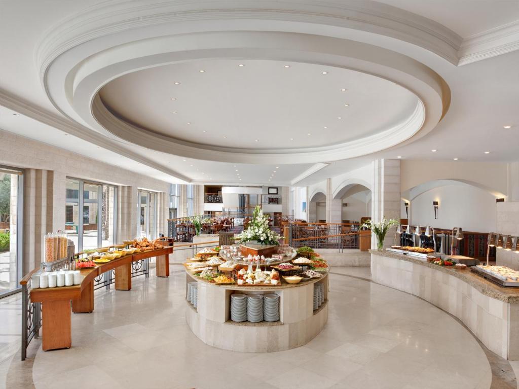  חדר אוכל במלון - ספא גולדן קראון נצרת