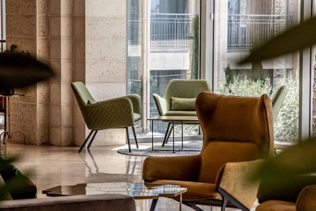   פינות ישיבה במתחם המלון - ספא גולדן קראון נצרת