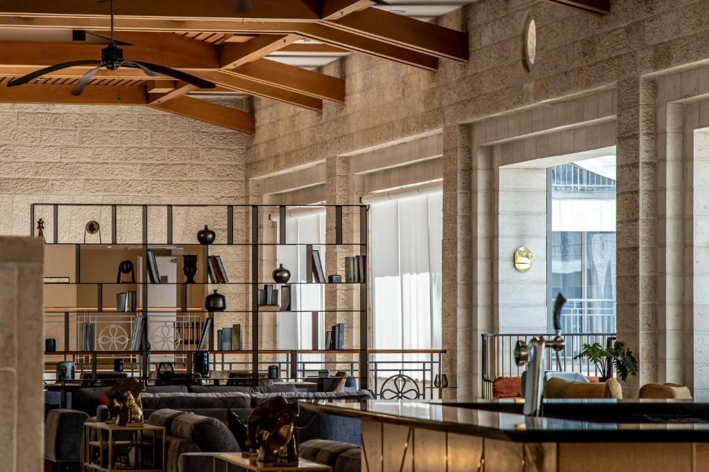 לובי המלון - ספא גולדן קראון נצרת