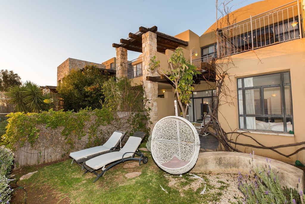 חצר המלון - קאמי מלון בוטיק וספא גלילי