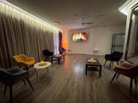   כיסאות למנוחה בספא - ספא קרלטון סיטי נהריה