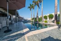   מתחם הבריכה עם פינות ישיבה - סוויטות Sul Mare