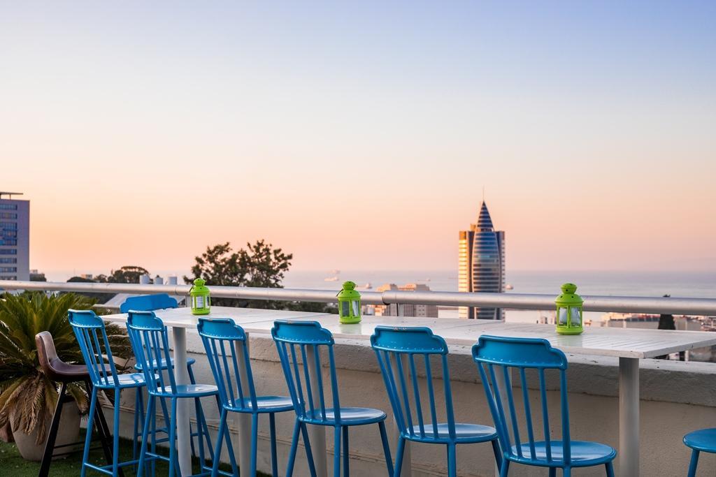  בר על גג המלון למול שקיעה - מלון ספא סאטורי