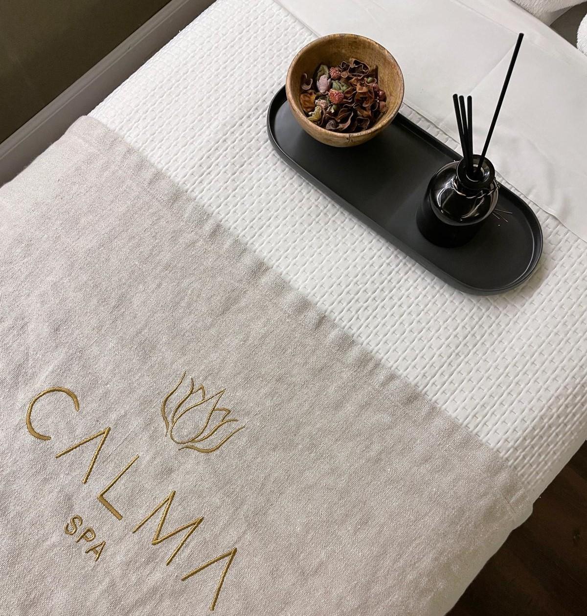 מיטת טיפולים - קאלמה ספא במלון כפר המכביה רמת גן