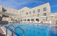 בריכה חיצונית - ספא במלון אדמונד ראש פינה