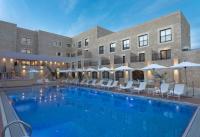 בריכה חיצונית - ספא במלון אדמונד ראש פינה