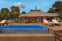 בריכה חיצונית - ספא במלון הבוטיק בית בגליל ביער בירייה