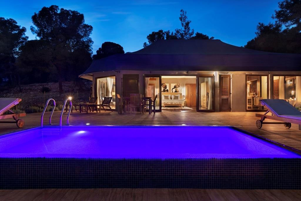  בריכה חיצונית - ספא במלון הבוטיק בית בגליל ביער בירייה