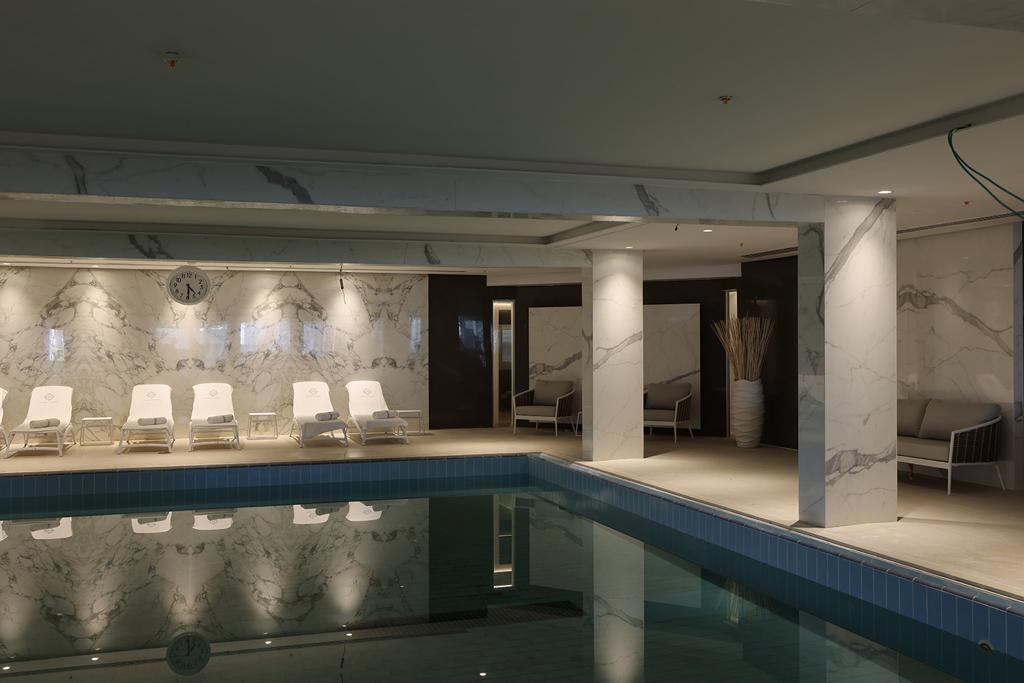 בריכה פנימית - ספא במלון הוד הרברט סמואל ים המלח