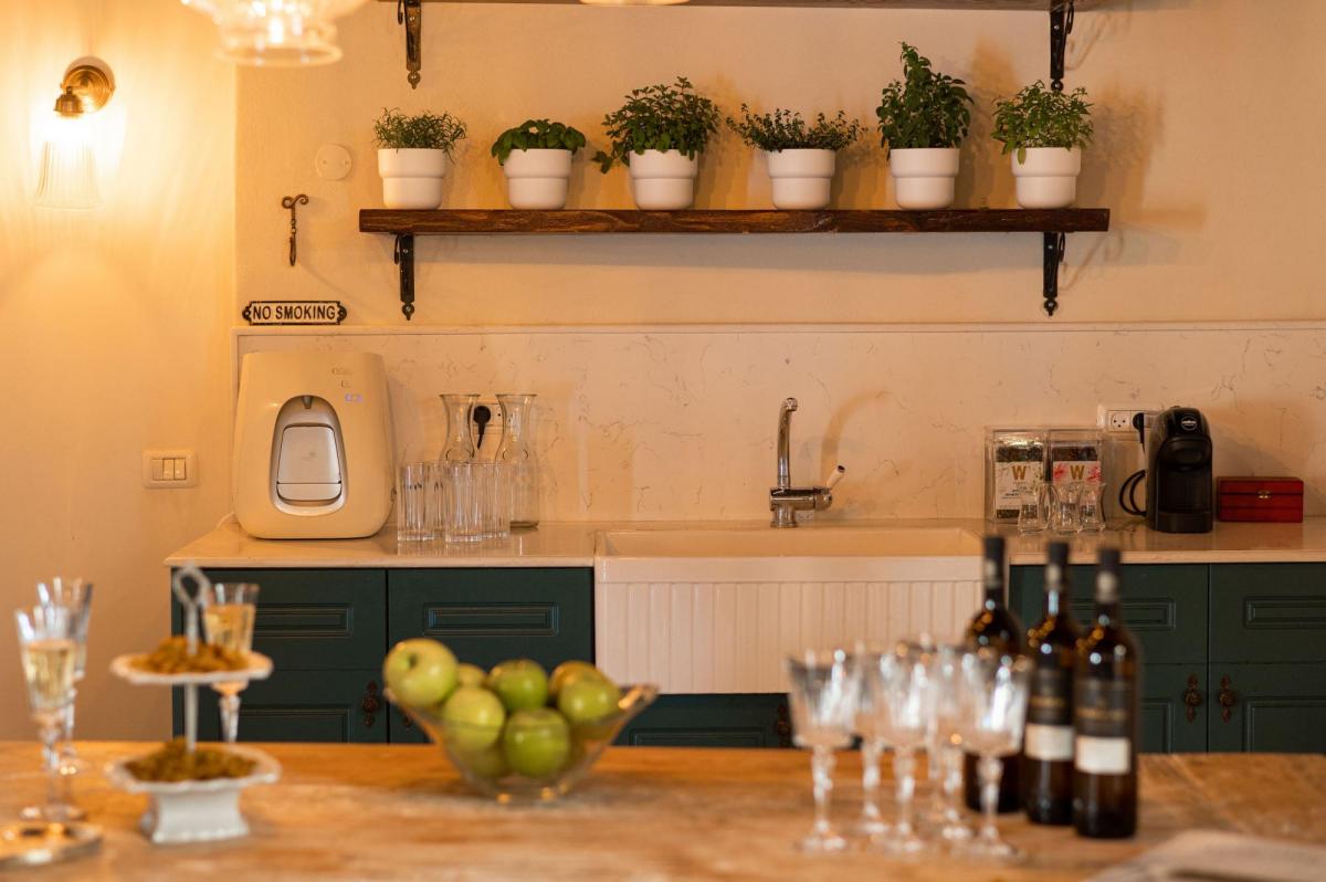 כיבוד קל ושתיה  - ספא במלון עכותיקה בעכו