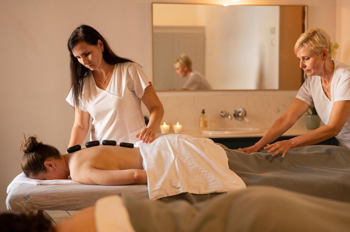  עיסוי אבנים חמות - ספא במלון עכותיקה בעכו