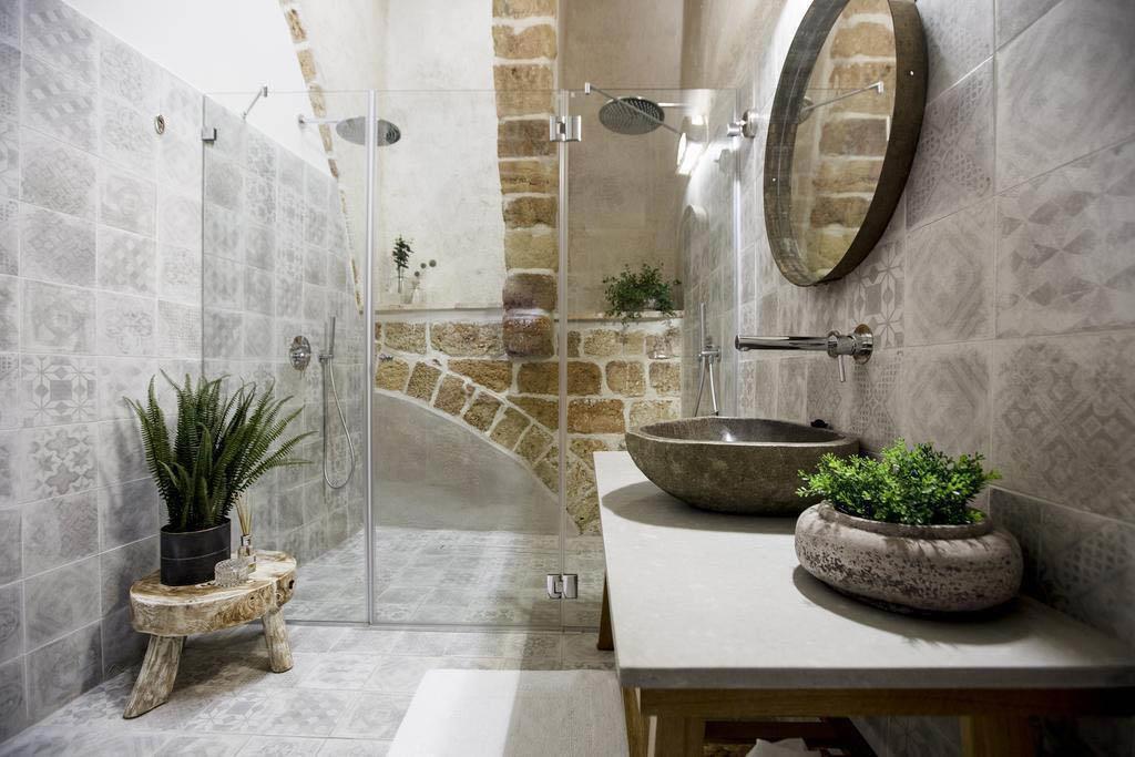 חדר רחצה - ספא במלון עכותיקה בעכו